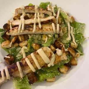 Ensalada Cesar con pollo