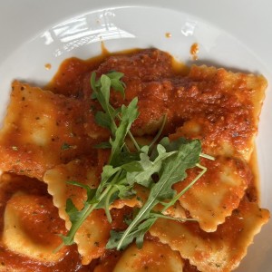 Ravioli de queso con salsa pomodoro