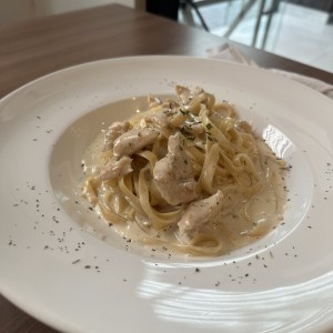 Paste - Fettucinne Alfredo Pollo