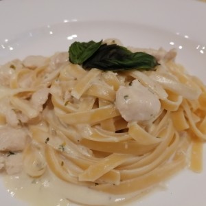 Fettucinne Alfredo Pollo 