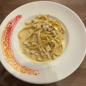 Fettucinne Alfredo Pollo