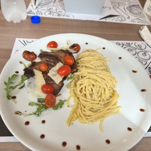 Filete con spaghetti al olio 