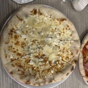 Pizze Speciali - Quattro Formaggi