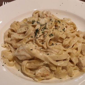 fettuccine Alfredo con Pollo