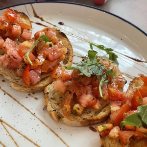 Antipasti - Bruschetta Mediterranea