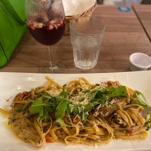 Pasta con hongos porcini y langostinos