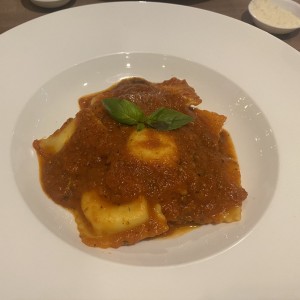 Raviolis en salsa pomodoro