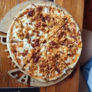 Chicken n' Bacon pizza