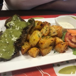 Bistec con papas salteadas