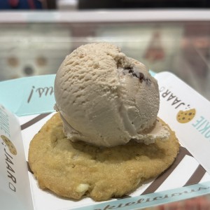 galleta macadamia con helado