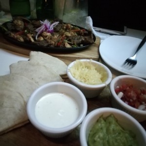 Platos Fuertes - Fajitas (2 Personas) Mixta