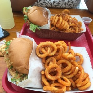 Chickenpollo con Curly Fries