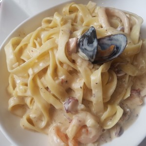 Spaguetti Di Mare en salsa blanca