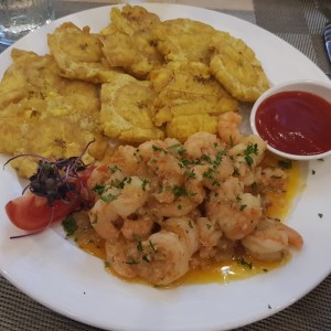 Camarones al ajillo