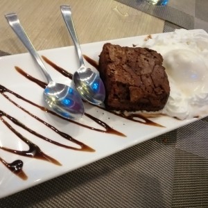 brownie con helado