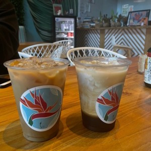 chai latte con espresso y caribbean iced coffee