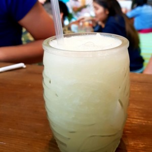 limonada con coco y yerba buena