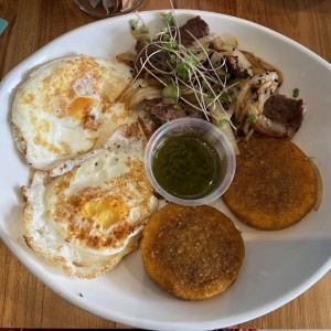 Bistec a caballo con tortilla