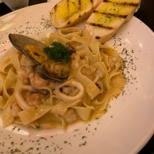 pasta con mariscos