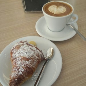 Capuccino y cola de langosta con crema pastelera