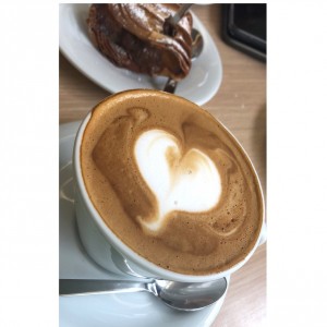 Machiato con leche de almendras 