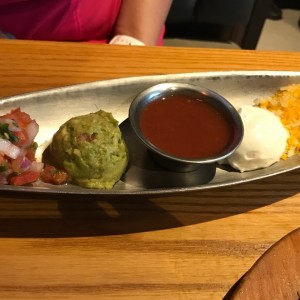 pico de gallo, guacamole, queso 