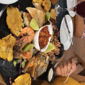 Bandeja mixta de mariscos 