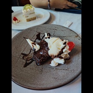 Brownie con helado 