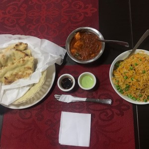 Chicken Tika Masala, Naan, Ruce