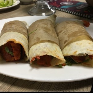 Tacos al pastor con tortilla de harina