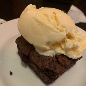 brownie con helado