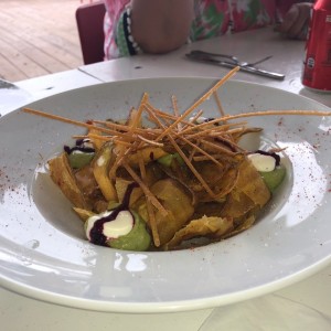 platanitos con guacamole