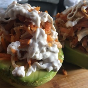 aguacate relleno de pollo