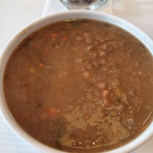 Sopa de lentejas "chica" (es enorme)