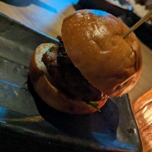 ENTRE PANES - ANGUS BEEF SLIDERS