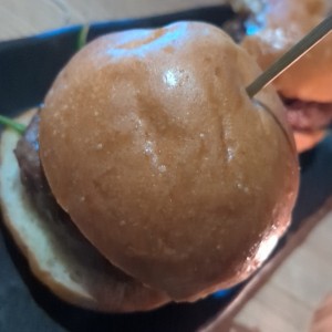 ENTRE PANES - ANGUS BEEF SLIDERS