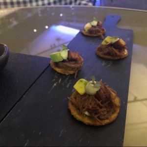 Entradas, Beef patacon criollo 