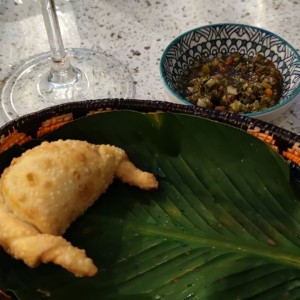 empanada de pescado con chimichurri