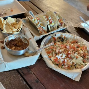 tacos de pescado +chilli algo ya devorados +nachos