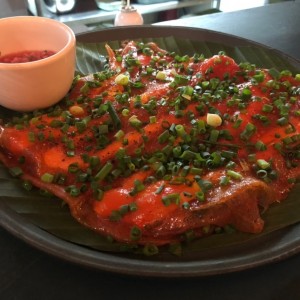 Carpaccio de Atun sobre yuca