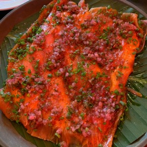 Yuca Tostada con Carpaccio de Atun