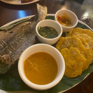 corvina + tamal de olla + escabeche