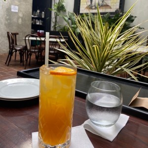 jugo de naranja con raspadura