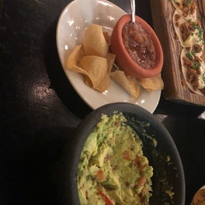 guacamole y salsa de la casa 