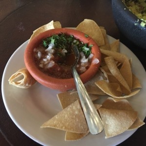 chips con salsa de la casa