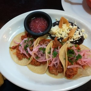 tacos de cochinito