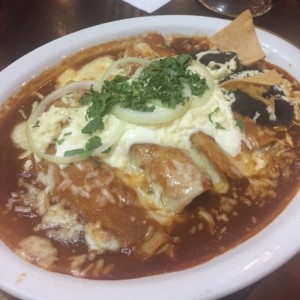 Enchilada en salsa ranchera