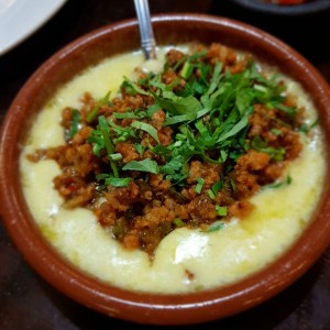 Queso Fundido con Chorizo