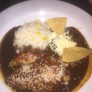 pechuga de pollo en salsa de mole