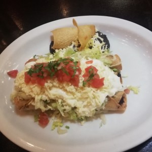 Flautas de Carne y Pollo